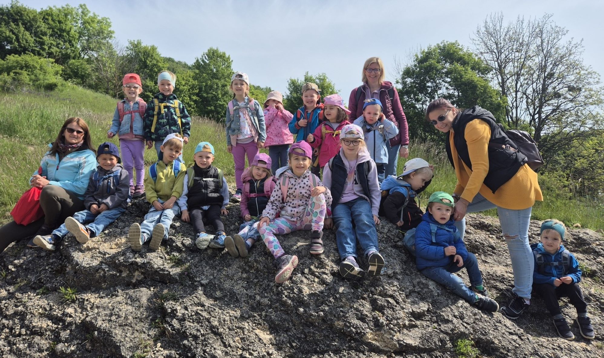 Gruppenfoto einer Gruppe des Naturpark-Kindergartens Gießhübl