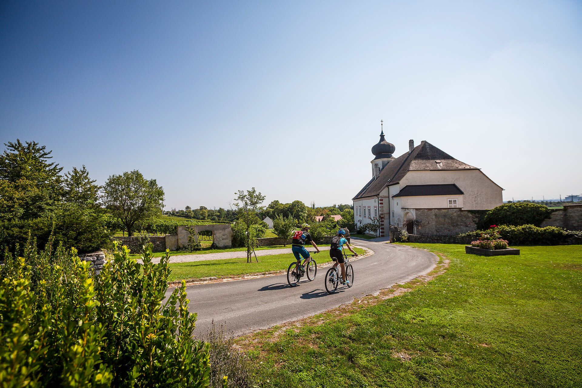 Gentle hills and lush meadows invite you to take a relaxing bike ride. The crisp air and picturesque scenery provide the perfect backdrop for leisure cyclists who want to experience the beauty of the Vienna Woods.