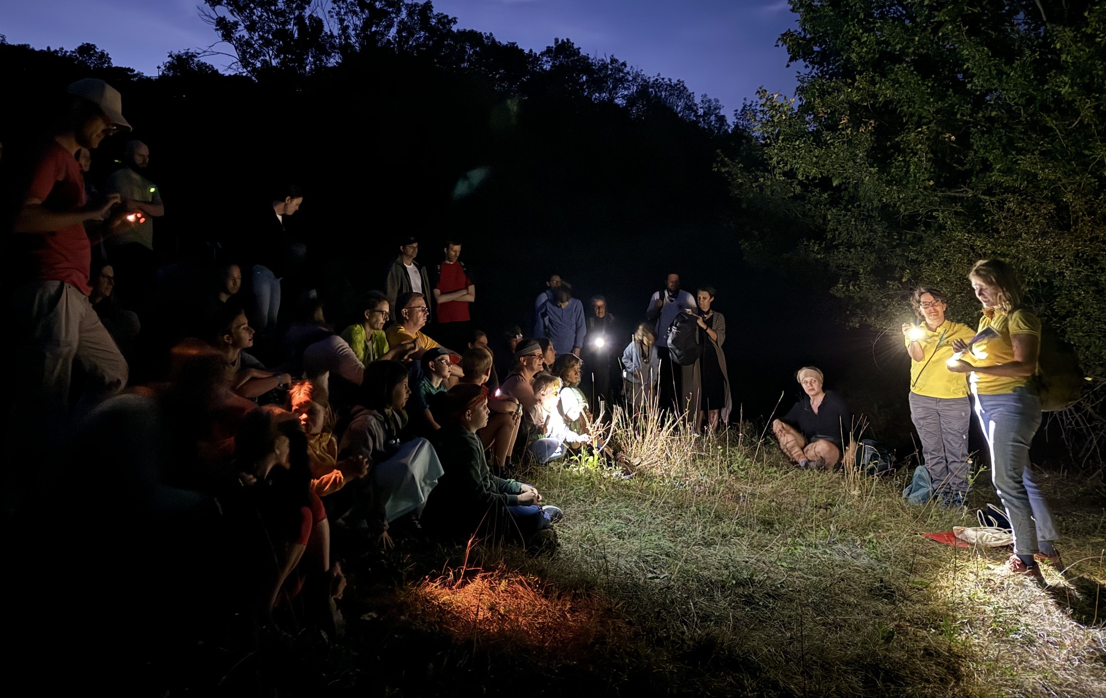 Biologin Bianca gibt spannende Einblicke in das Leben der Tiere der Nacht.
