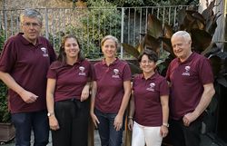 Gruppenfoto des Naturpark Föhrenberge-Teams: v.l.n.r. Obmann Martin Schuster, Sarah Leischner, Elke Weisz-Emes, Irene Drozdowski und operative Geschäftsführung Konrad Brunnhofer.
