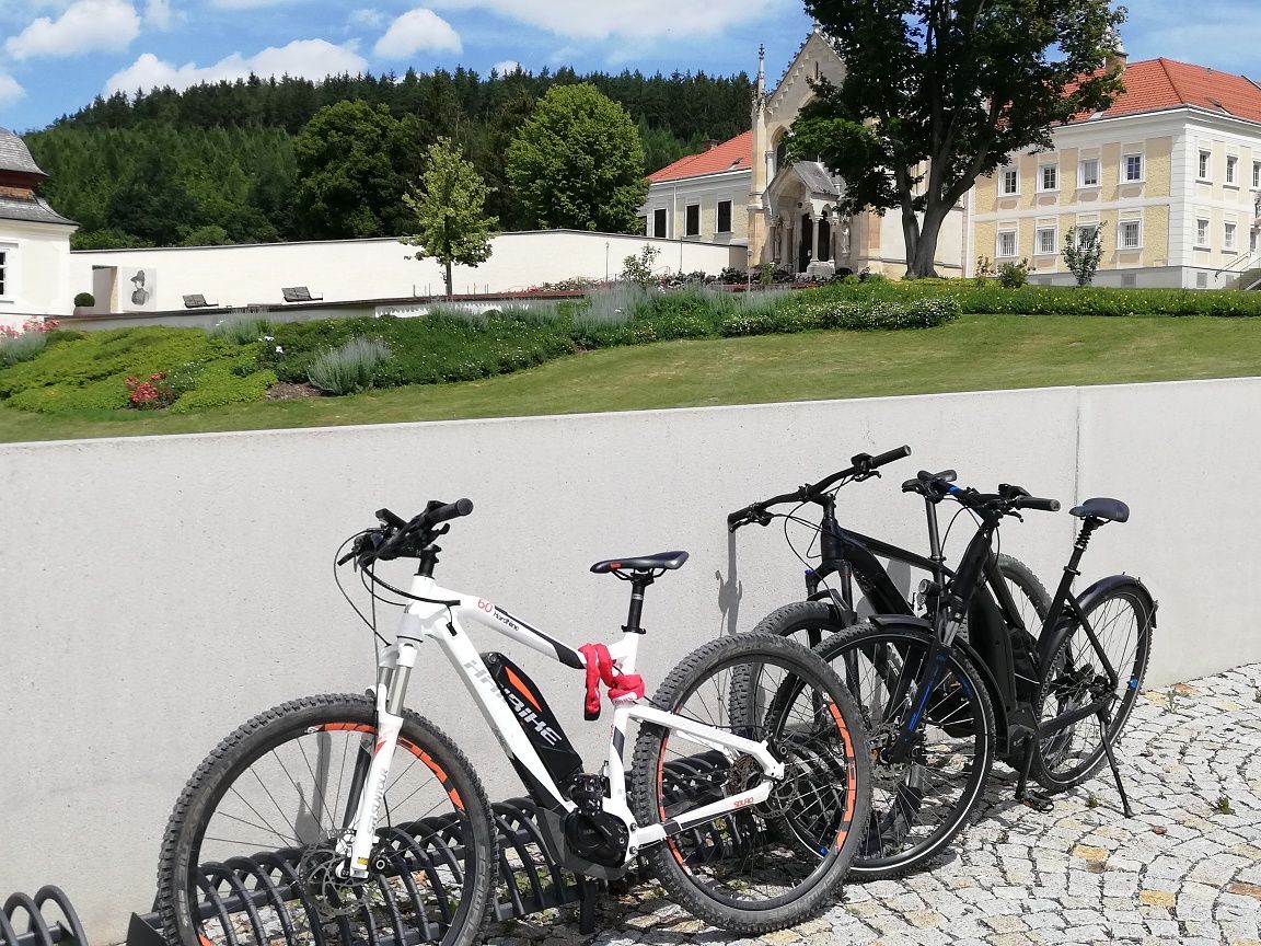 Klöster Kaiser Künstler Tour - Karmel/Jagdschloss Mayerling