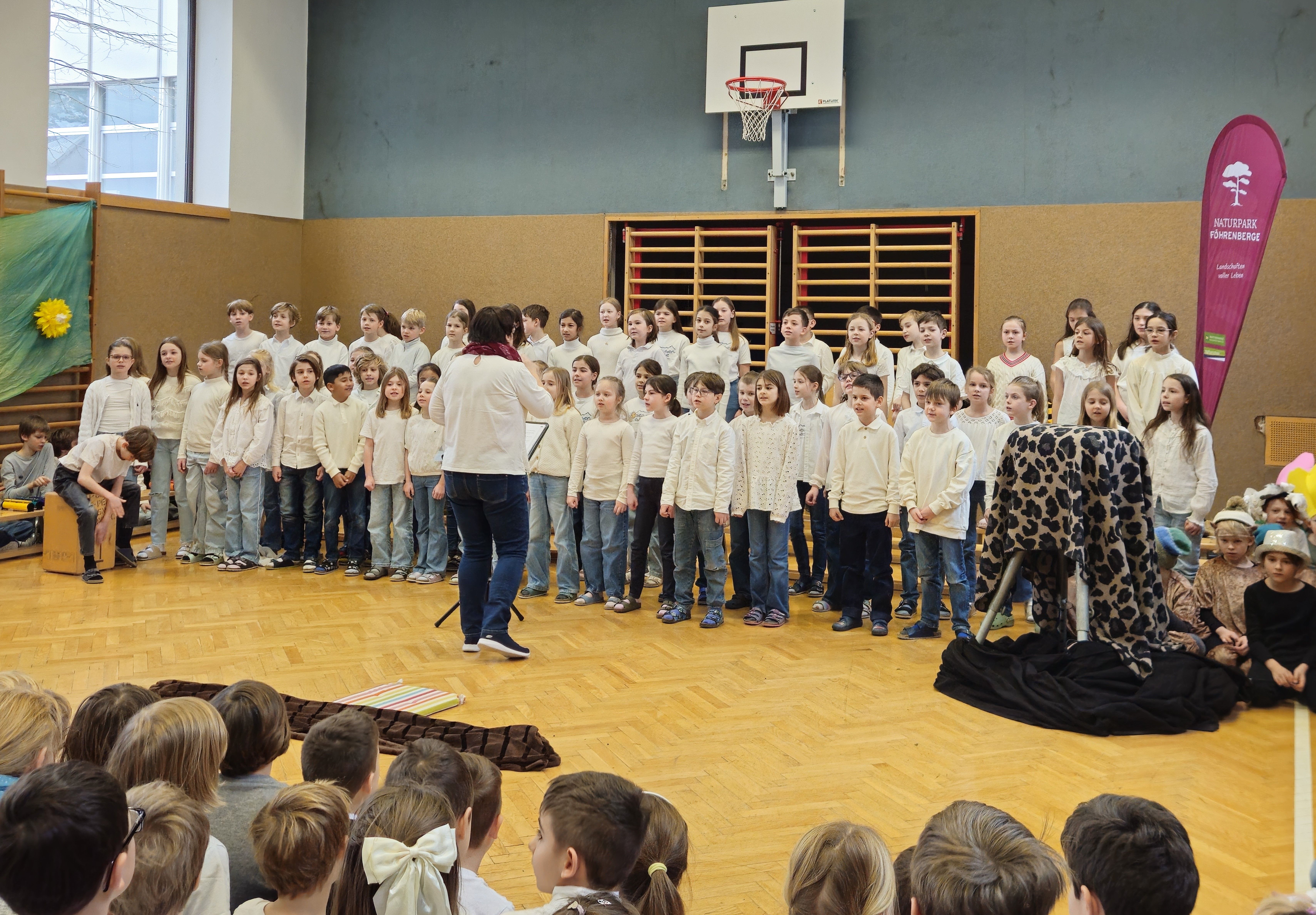 Foto des Schul-Chor der 3. und 4. Klassen