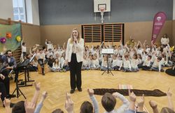 Abgeordnete zum NÖ Landtag M. Zeidler-Beck hält eine Rede