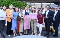 Gemütlicher Ausklang der Feierlichkeiten mit einem guten Gumpoldskirchner Wein.