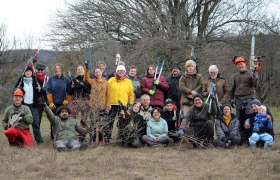 Zahlreiche Freiwillige setzten sich heute für die wertvolle Perchtoldsdorfer Heide und ihre biologische Vielfalt ein., © LPV/L. Strobl