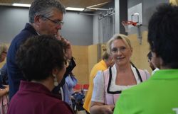 Nach der offiziellen Prädikatisierung gibt es noch Zeit für Austausch. 